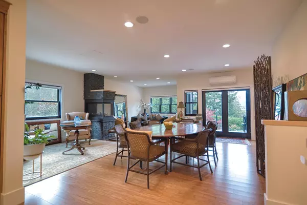 4253 Packalen BLVD Garden Bay, BC V0N 1S1