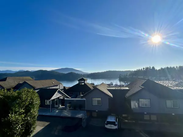 512 S Fletcher RD, Gibsons, BC V0N 1V9