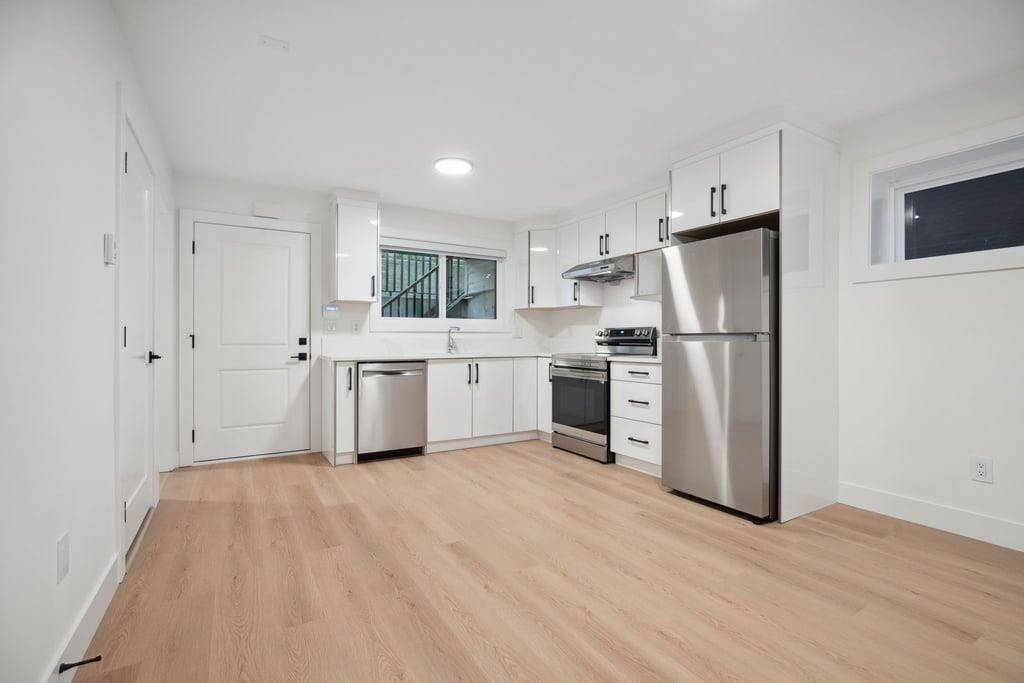 964 Charland AVE #Bsmt Coquitlam, BC V3K 3K6