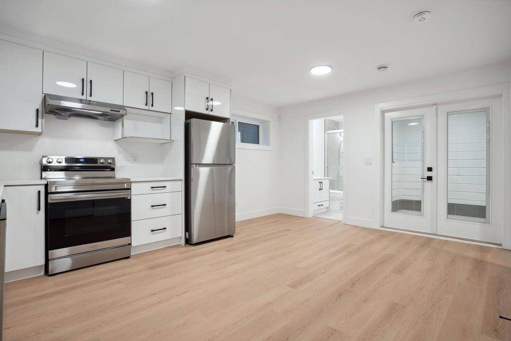 964 Charland AVE #Bsmt Coquitlam, BC V3K 3K6