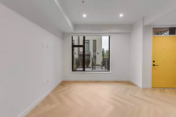 Vancouver, BC V6P 0L2,6788 Oak ST #18