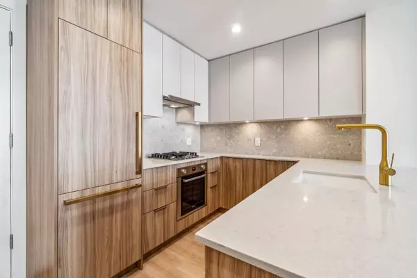 North Vancouver, BC V7J 0E8,2325 Emery CT #902