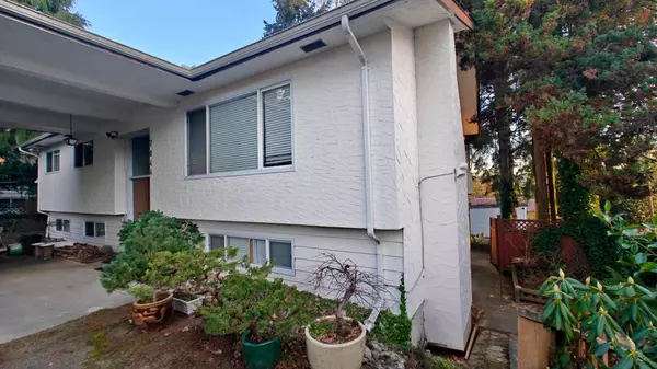 Burnaby, BC V5A 1Y5,7044 Fielding CT