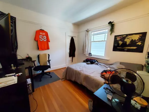 Vancouver, BC V6R 3C1,3542 W 16th AVE