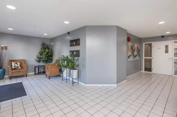 Abbotsford, BC V2T 2N4,2435 Center ST #209