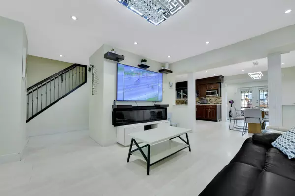 Surrey, BC V3R 6X7,9068 146a ST