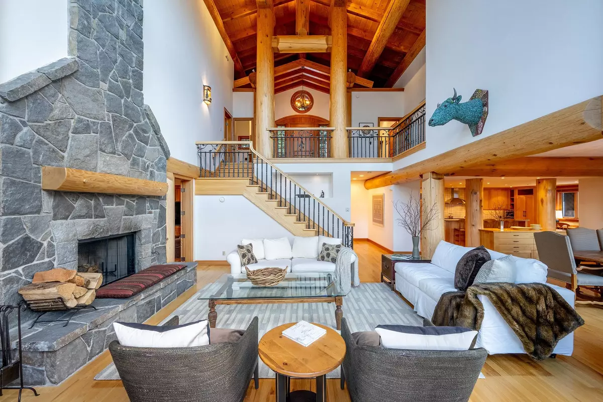 Whistler, BC V8E 0W1,3826 Sunridge DR
