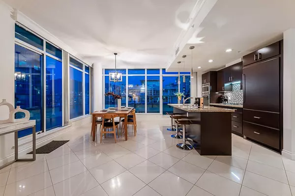 162 Victory Ship WAY #PH3 North Vancouver, BC V7L 0B4