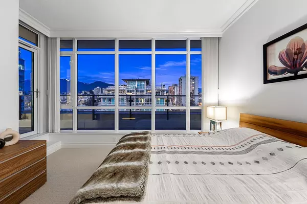 162 Victory Ship WAY #PH3 North Vancouver, BC V7L 0B4