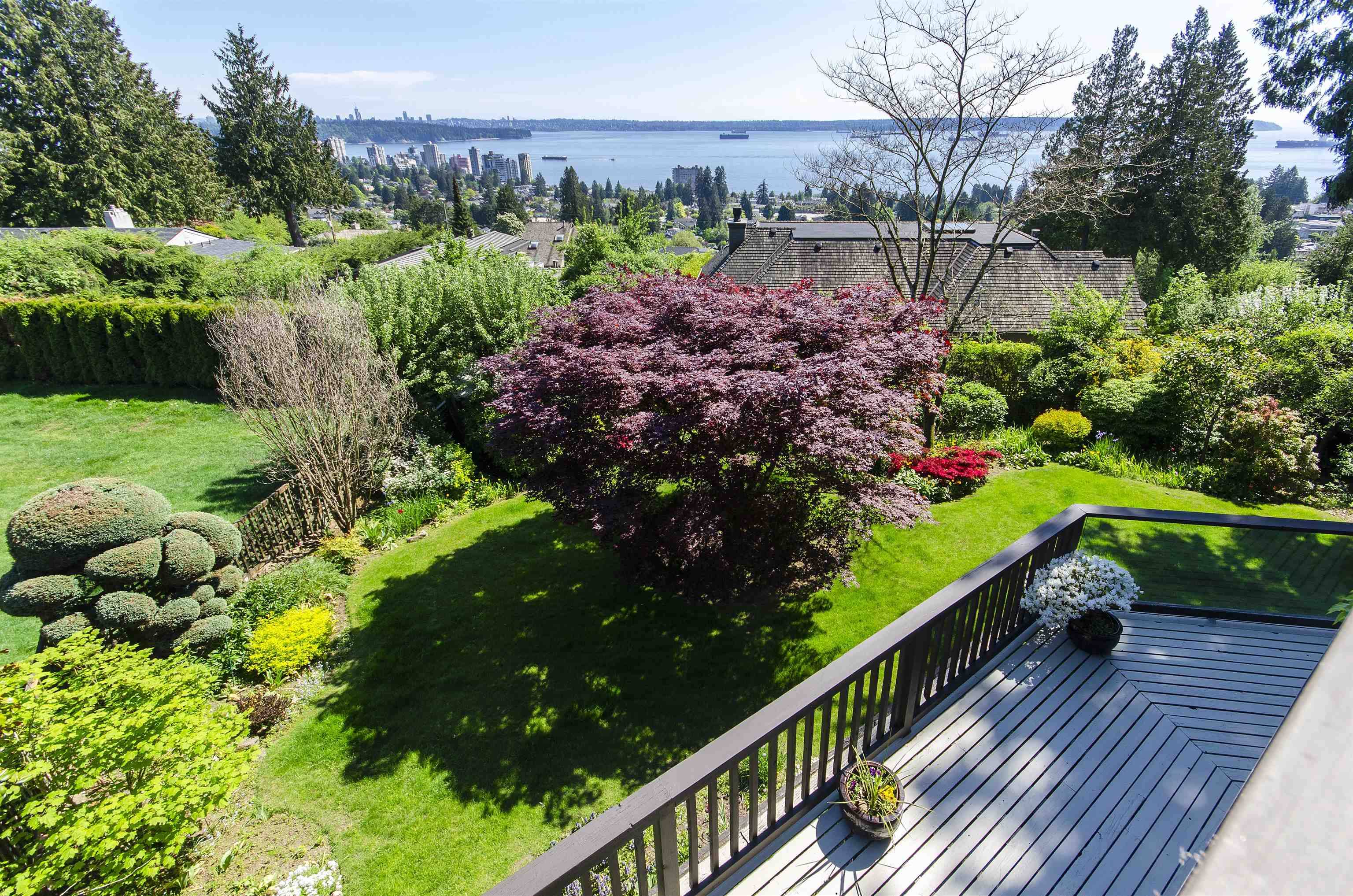 2440 Queens AVE, West Vancouver, BC V7V 2Y6