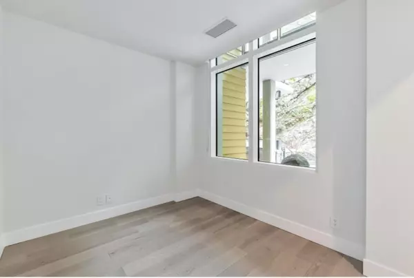 West Vancouver, BC V7W 0A4,6707 Nelson AVE #205