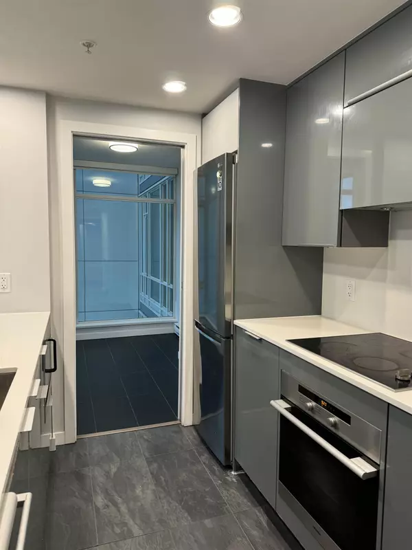 Vancouver, BC V6B 0K9,161 W Georgia ST #1009