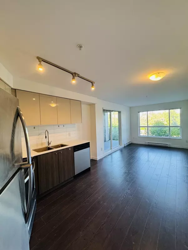 Surrey, BC V3T 4N8,10688 140 ST #211