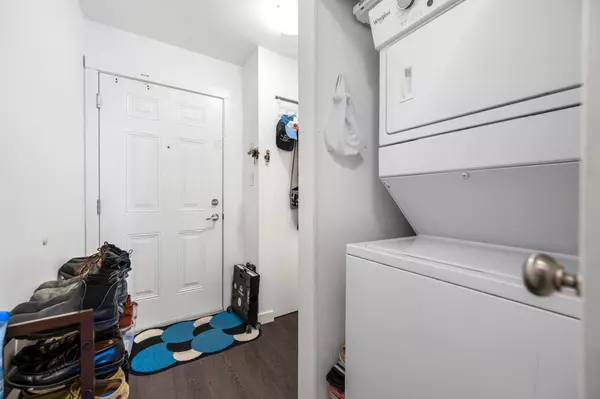 Surrey, BC V3T 4N8,10688 140 ST #211