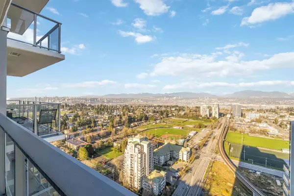 Surrey, BC V3T 0S7,10448 University DR #3303