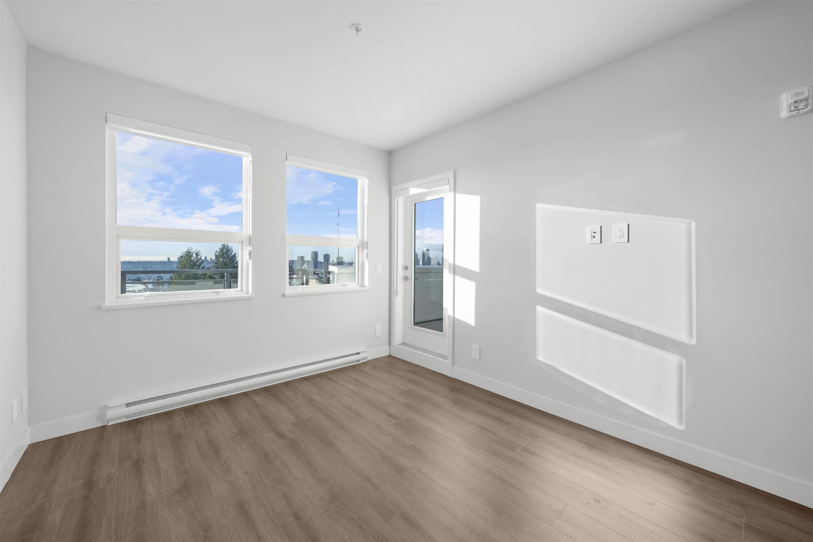 Burnaby, BC V5B 1R2,5535 Hastings ST #303