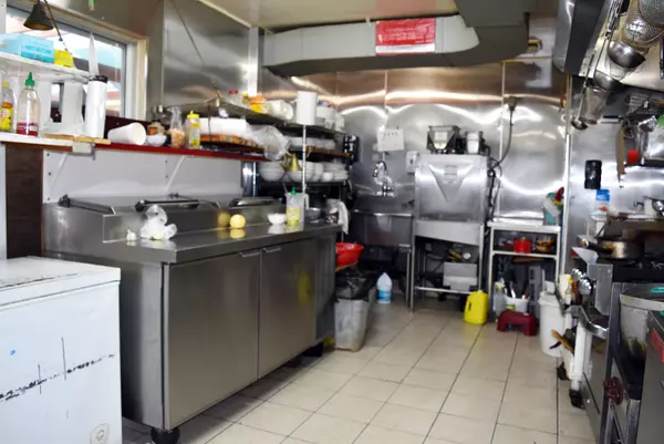 5694 Dolphin ST Sechelt, BC V0N 3A0