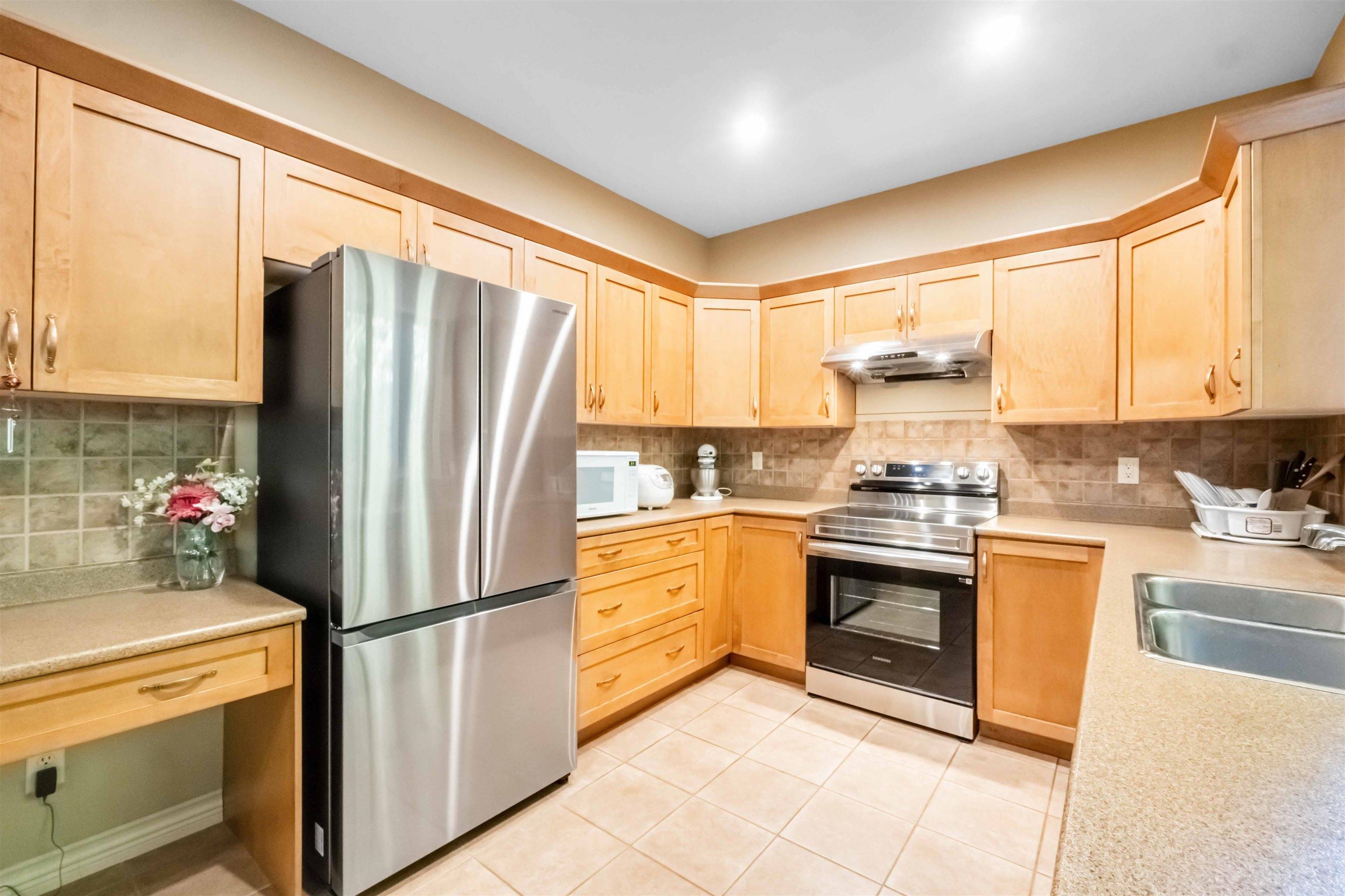 Pitt Meadows, BC V3Y 2S4,12168 Mcmyn AVE