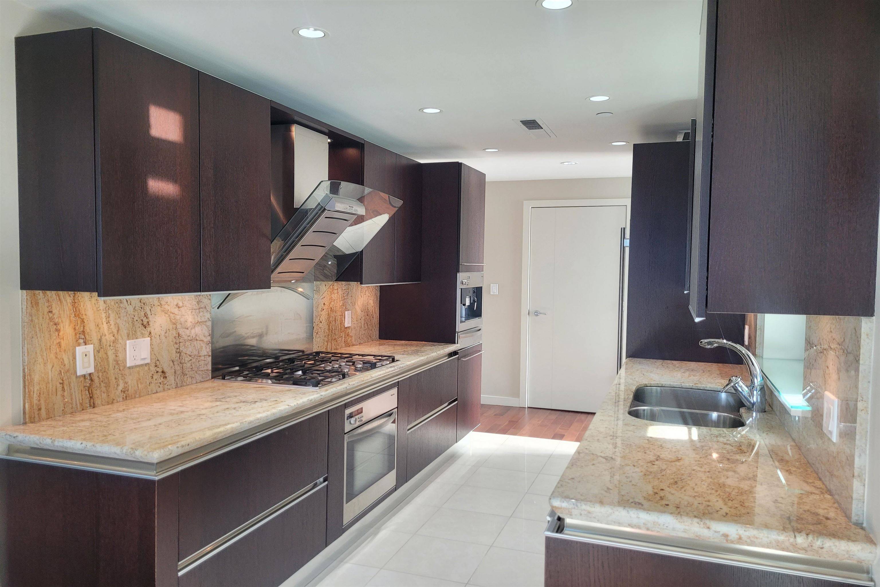 1169 W Cordova ST #903 Vancouver, BC V6C 3T1