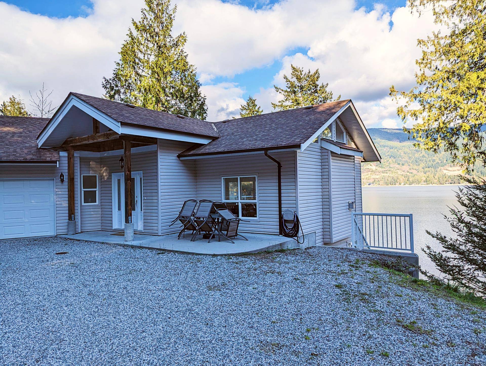 Sechelt, BC V7Z 0L5,6116 Poise Island DR