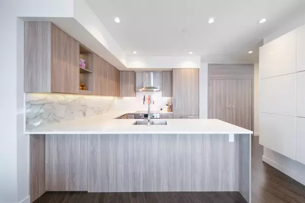9887 Whalley BLVD #4105, Surrey, BC V3T 0P4