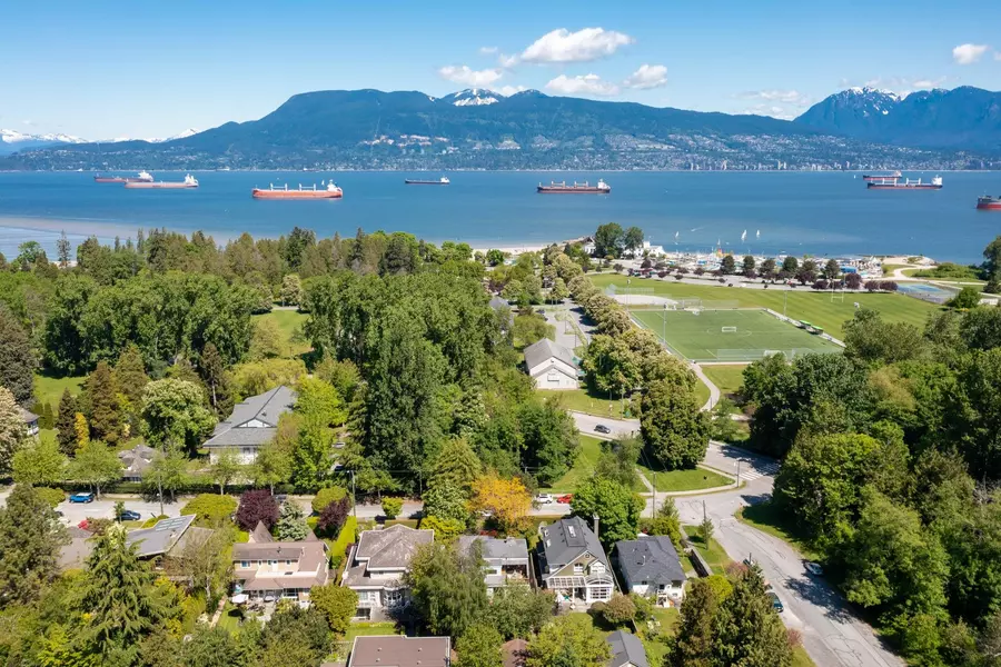 4316 W 2nd AVE, Vancouver, BC V6R 1K3
