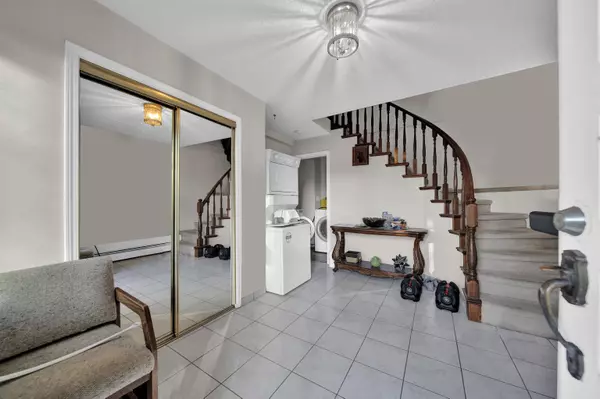 Vancouver, BC V5X 1T1,549 E 57th AVE