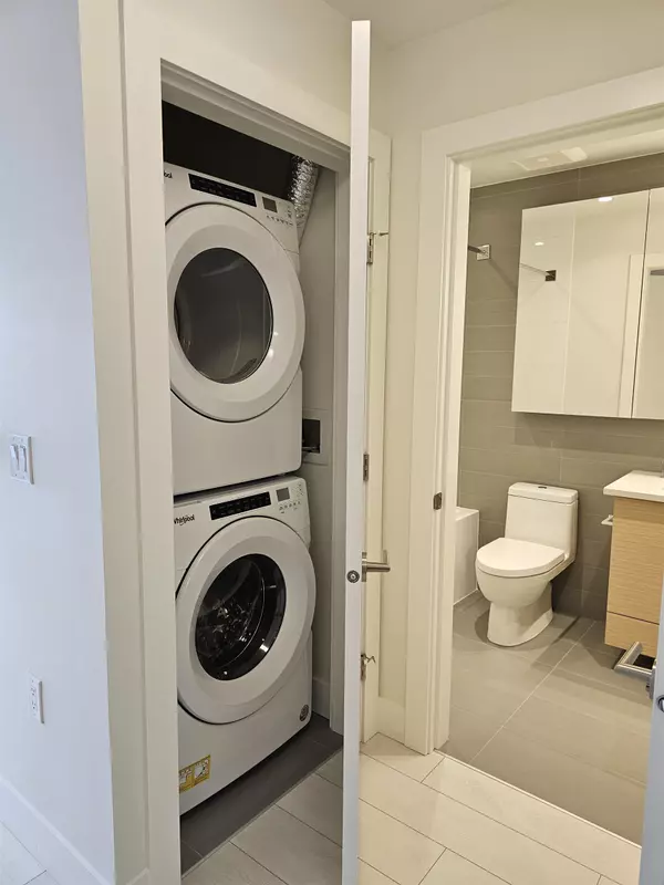 Vancouver, BC V5S 0E3,3438 Sawmill CRES #616