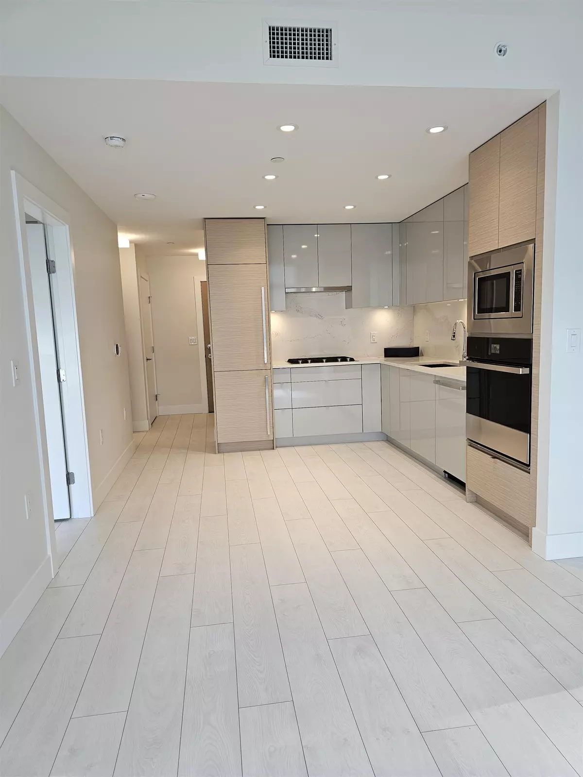 Vancouver, BC V5S 0E3,3438 Sawmill CRES #616