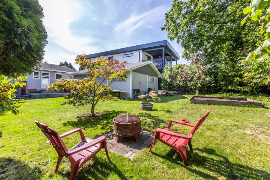 15873 Vine AVE, White Rock, BC V4B 2T5