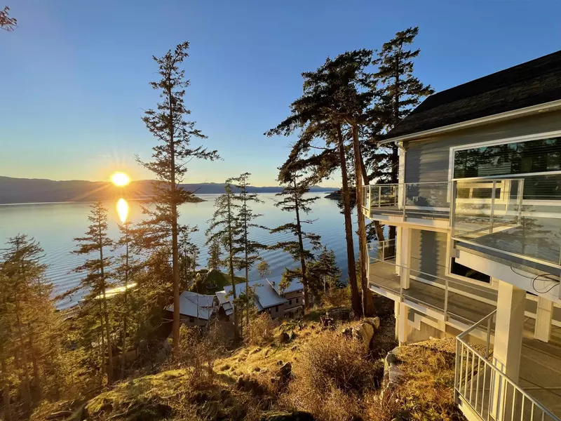 4177 Packalen BLVD, Garden Bay, BC V0N 1S1