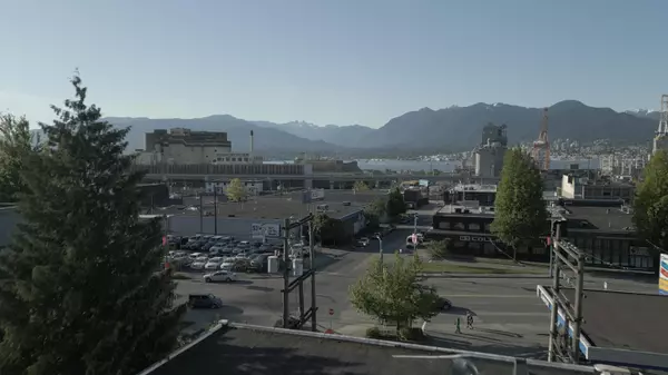 Vancouver, BC V6A 1W8,1220 E Pender ST #305