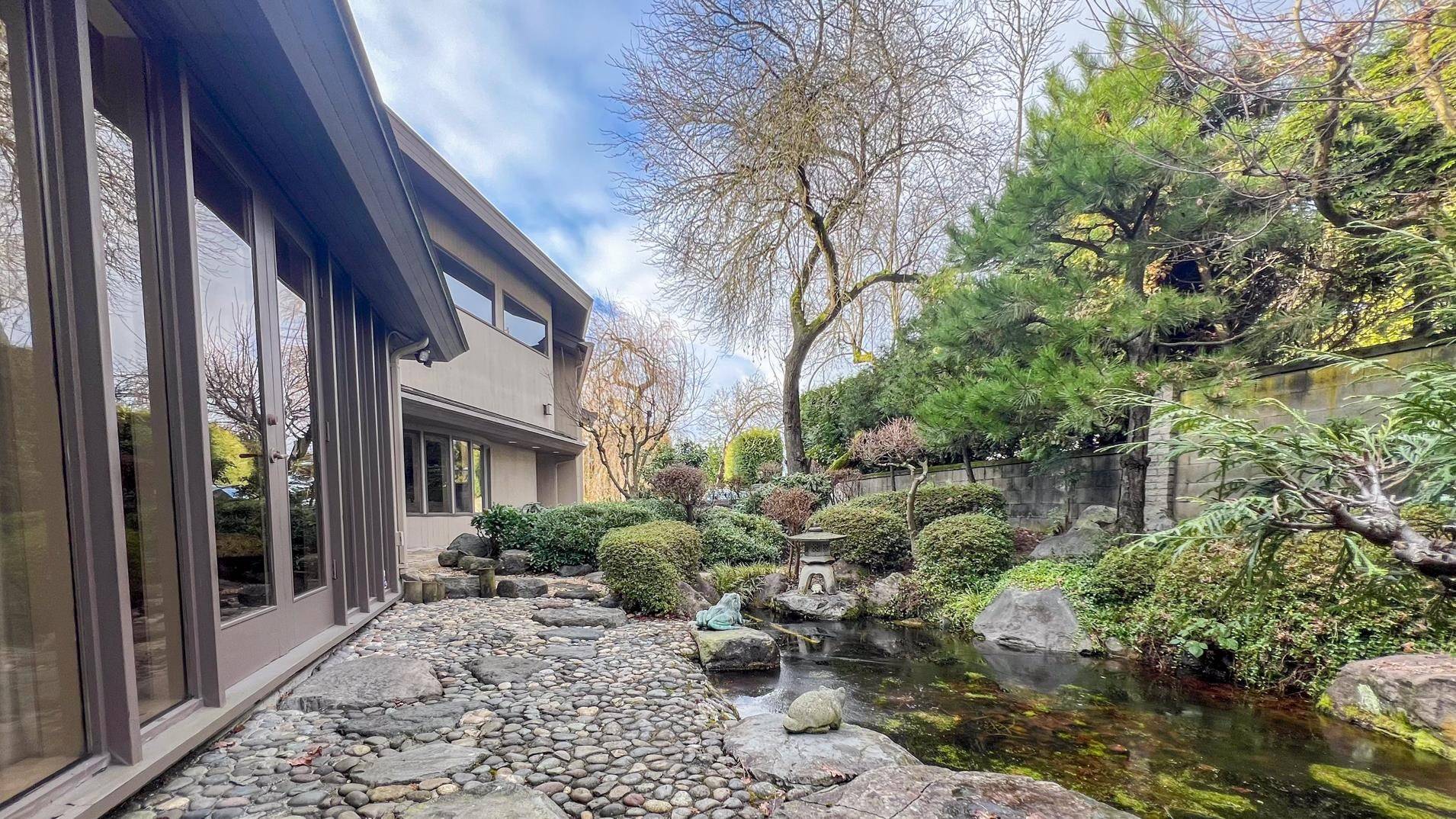 Vancouver, BC V6P 6C2,2388 SW Marine DR