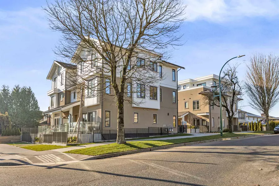 1012 W 52nd AVE, Vancouver, BC V6P 1H5