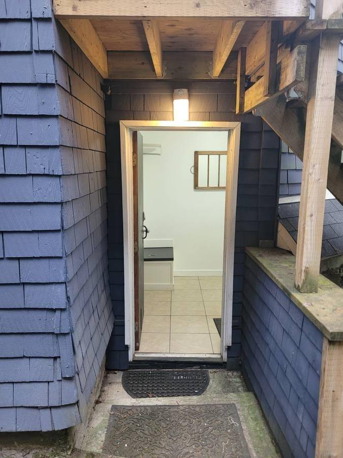 831 W 24th ST, North Vancouver, BC V7M 2E2