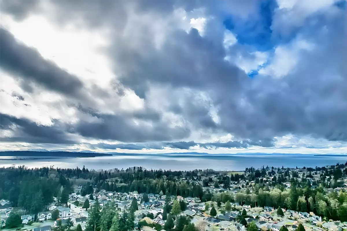 Surrey, BC V4A 4Z1,1163 King George BLVD