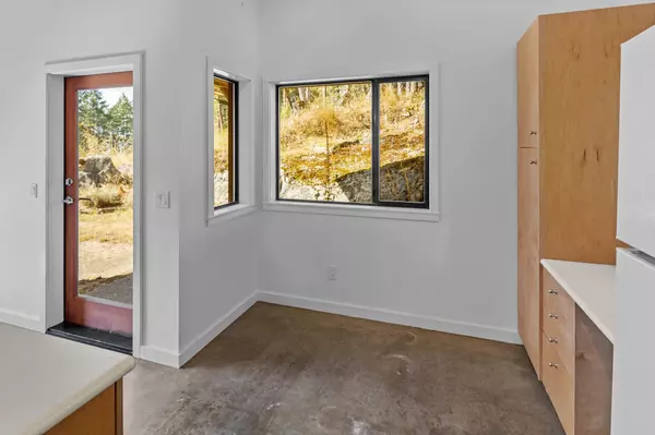 400 Baker RD Salt Spring Island, BC V8K 2N5