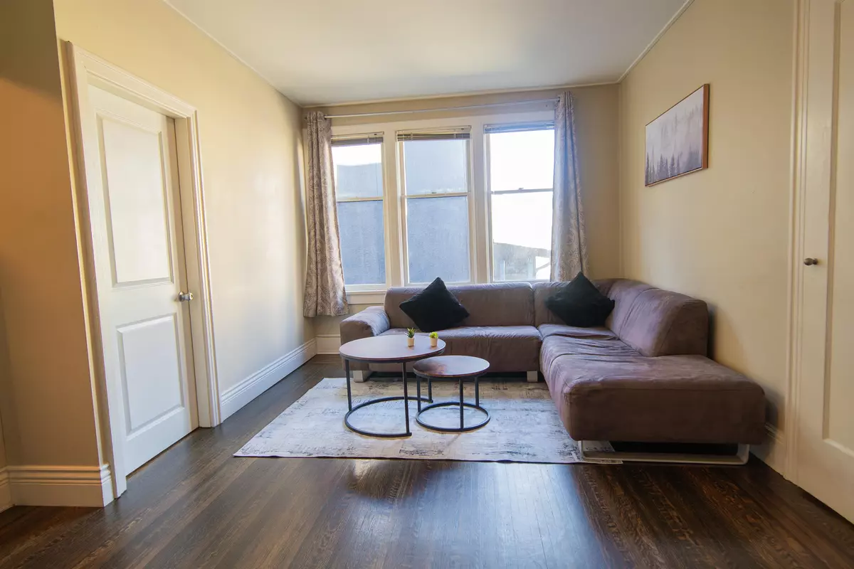 Vancouver, BC V6E 2B5,935 Jervis Street #14