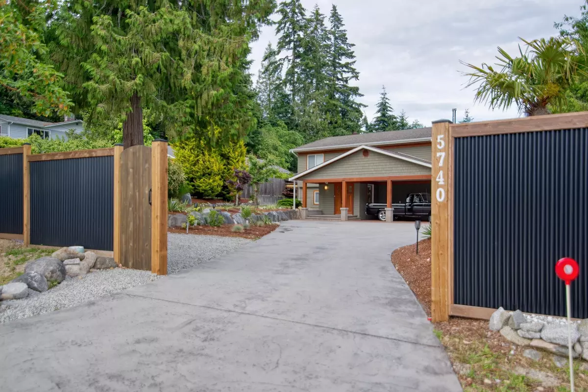 Sechelt, BC V7Z 0M4,5740-42 Nickerson RD