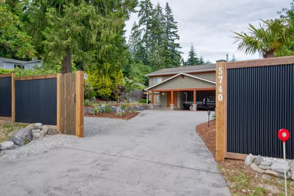 5740-42 Nickerson RD, Sechelt, BC V7Z 0M4