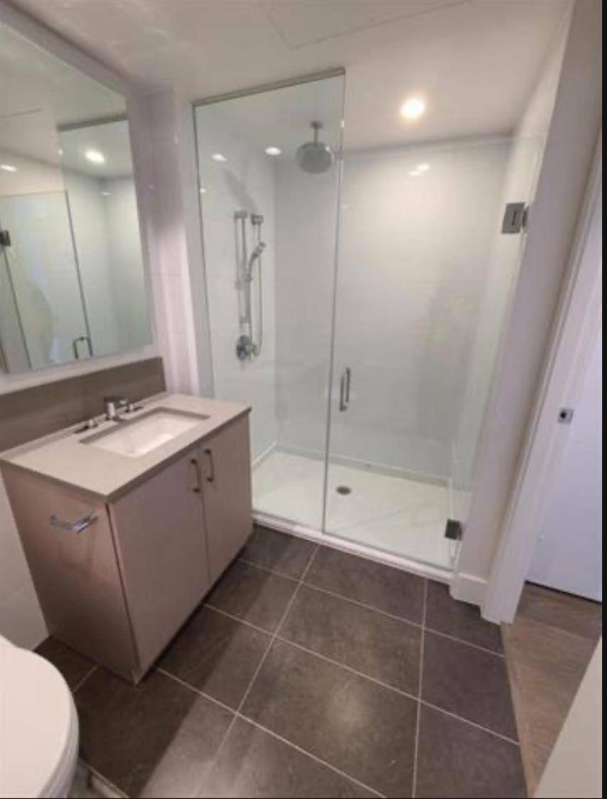 North Vancouver, BC V7P 0E3,1675 Lions Gate LN #704