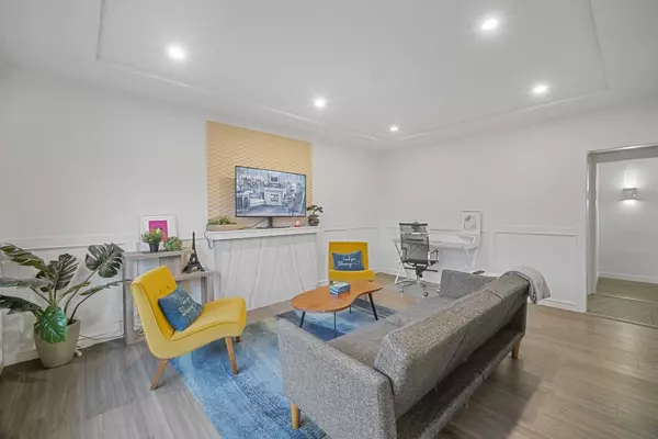 Vancouver, BC V5K 2C1,2871 E Pender ST