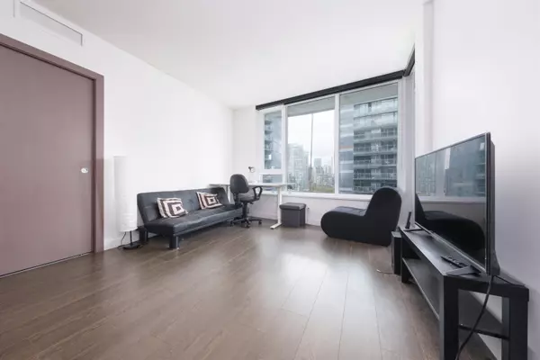 Vancouver, BC V6B 0P4,68 Smithe ST #1115
