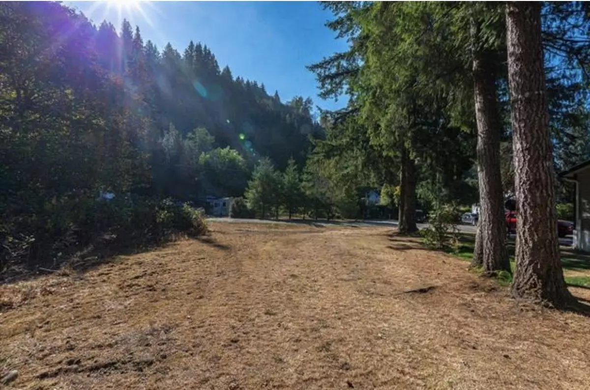 Cultus Lake, BC V2R 5A8,45981 Linzey RD