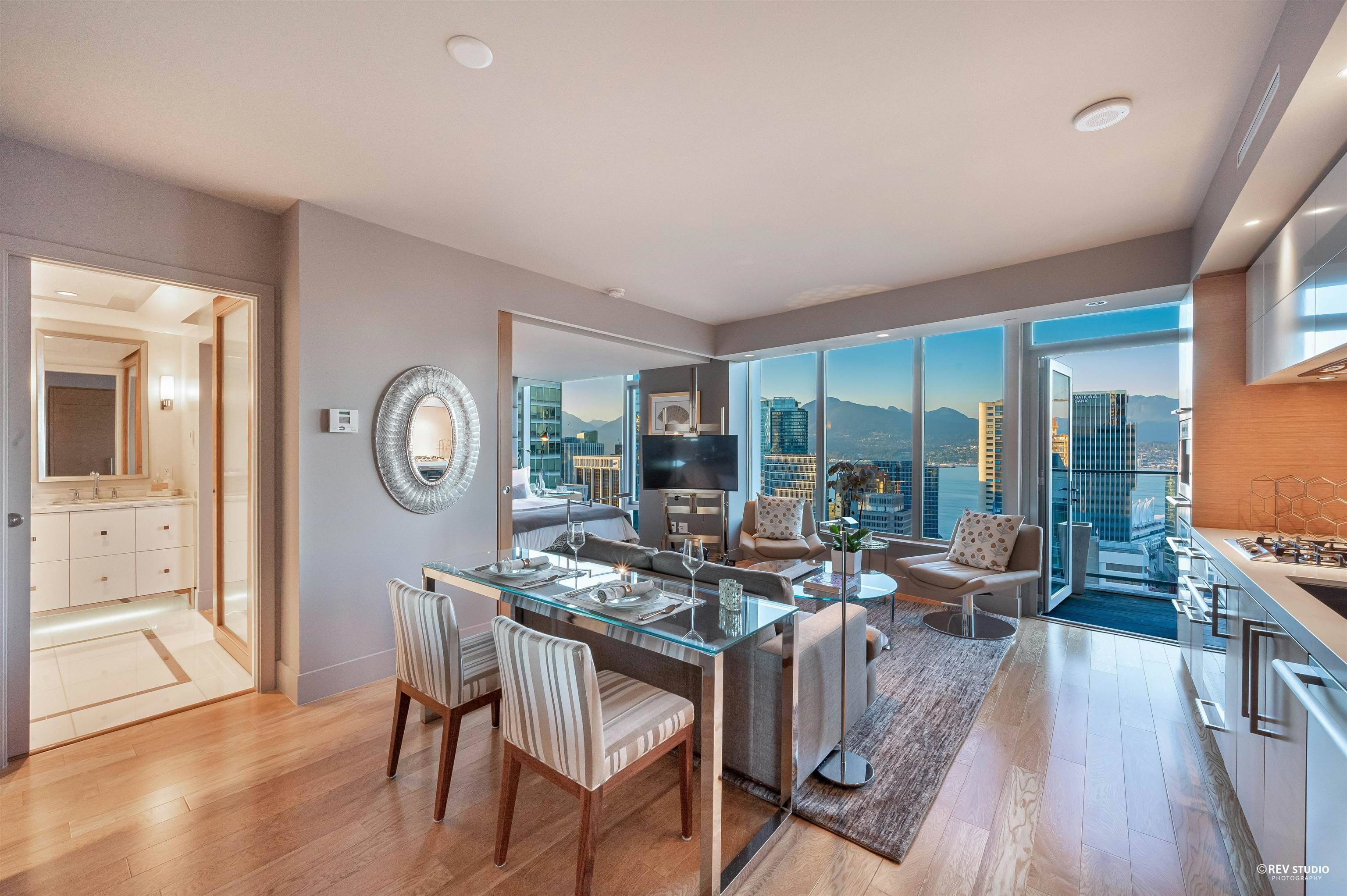Vancouver, BC V6C 0B5,667 Howe ST #2703