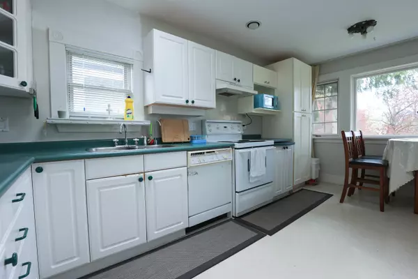 Vancouver, BC V6R 2M4,4530 W 11th AVE