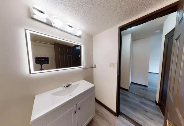 45598 Mcintosh DR #202 Chilliwack, BC V2P 7J3