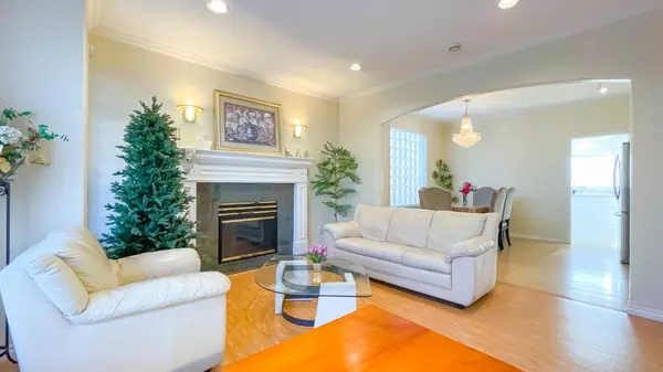 Vancouver, BC V5P 2L3,2056 Scarboro AVE