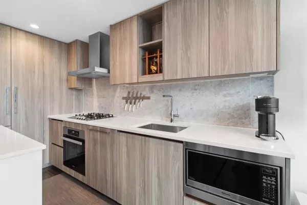 1768 Cook ST #1707 Vancouver, BC V5Y 0N3