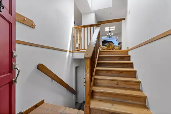 Gibsons, BC V0N 1V9,556 Seaview RD